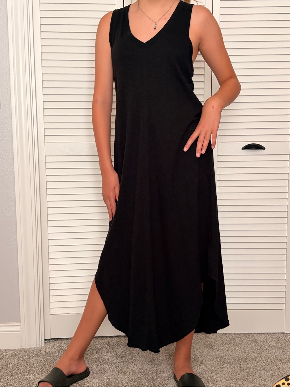 GAP Black V neck rounded hem with side slits. Super cool fabric for summer